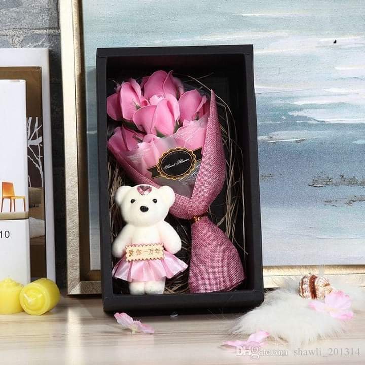 4279 - BOLSA Y ESTUCHE CON RAMO DE ROSAS Y OSO (1 PZA)