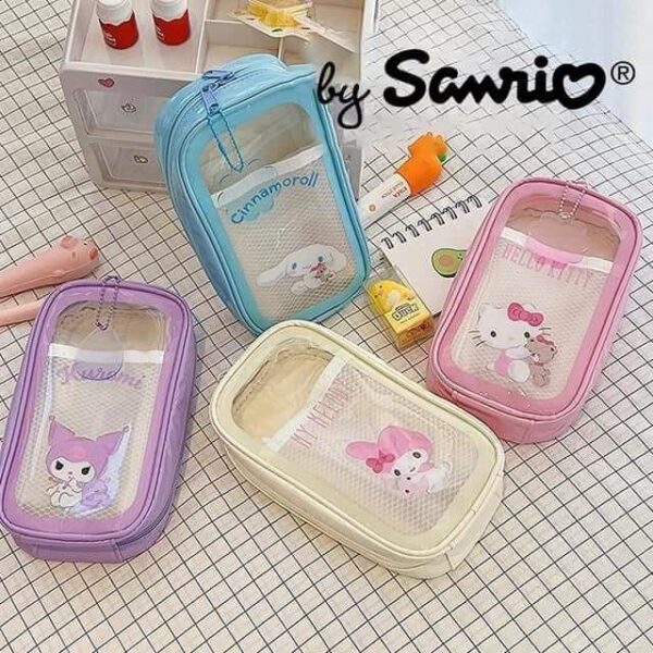 W02506-COSMETIQUERA  TRANSPARENTE PREMIUM SANRIO (1PZA)