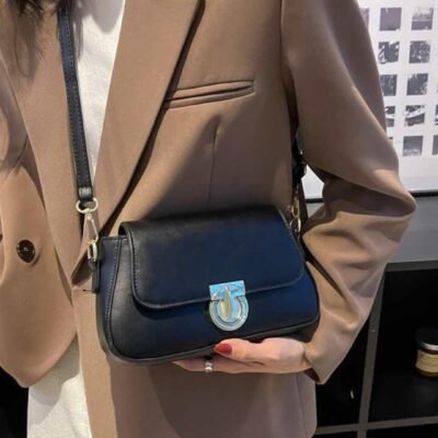 C3041-👜🛍️CROSSBODY CON BROCHE T👜🛍️(1 PZA)