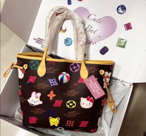 KTWJ- BOLSA HELLO KITTY X L.O.U.IS. V.U.I.T.T.O.N (1 PZA) - Imagen 2