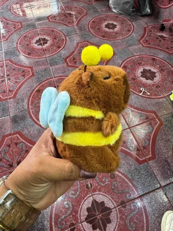 LLCABEJA- LLAVERO CAPIBARA CON TRAJE DE ABEJA Y MOVIMIENTO EN SUS ALAS  (1 PZA) - Imagen 4