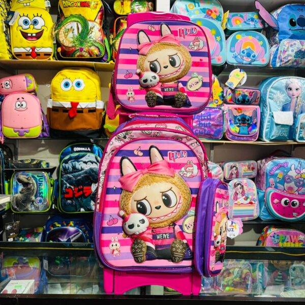 LU9387B - TRIO ESCOLAR DE MOCHILA DE PRIMARIA CON CARRITO X PERSONAJES (1 PZA)