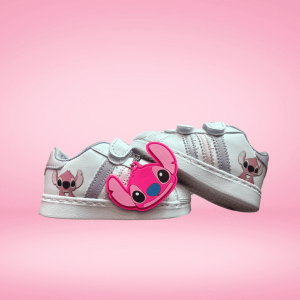 EST140 - TENIS ADIDAS INFANTILES TIPO "CONCHA” X "STITCH Y ANGELA" (1 PZA) - Imagen 3