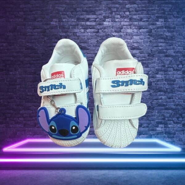 EST140 - TENIS ADIDAS INFANTILES TIPO "CONCHA” X "STITCH Y ANGELA" (1 PZA) - Imagen 4