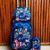 LU9387B - TRIO ESCOLAR DE MOCHILA DE PRIMARIA CON CARRITO X PERSONAJES (1 PZA)