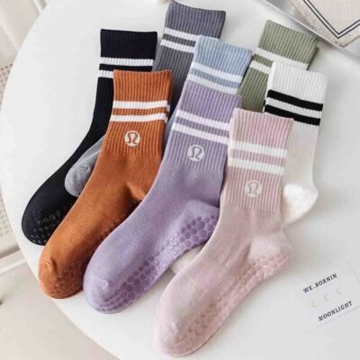 LU1791- CALCETA ANTIDERRAPANTE "LULULEMON" Y " ALO". (10 PIEZAS)