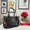 CCL243 - CROSSBODY "COACH" CON LLAVERO DE CEREZA. (1 PZA)