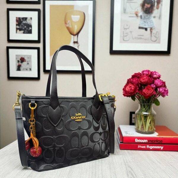 CCL243 - CROSSBODY "COACH" CON LLAVERO DE CEREZA. (1 PZA)