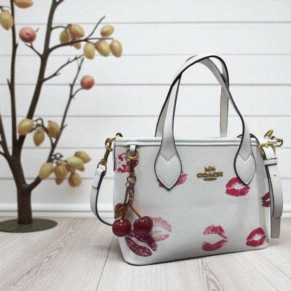 CCL243 - CROSSBODY "COACH" CON LLAVERO DE CEREZA. (1 PZA)