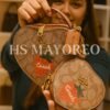 1006- BOLSA DUO "COACH" CORAZÓN CON MUÑEQUERA.  (1 PZA)