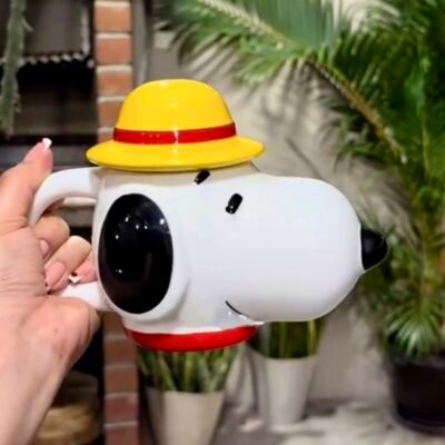 TCB86 - TAZA DE SNOOPY CON SOMBRERO DE ONE PIECE (1 PZA)