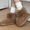 CHLN-06 - BOTA TIPO UGG CON BROCHE PREMIUM (1 PZA)