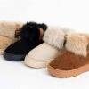 CHLN-06 - BOTA TIPO UGG CON BROCHE PREMIUM (1 PZA)