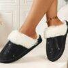 JYD-40 - PANTUFLAS TIPO UGG CON DECORACIÓN DE DIAMANTES (1 PZA)