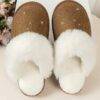 JYD-40 - PANTUFLAS TIPO UGG CON DECORACIÓN DE DIAMANTES (1 PZA)