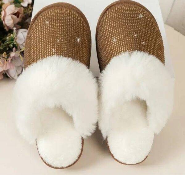 JYD-40 - PANTUFLAS TIPO UGG CON DECORACIÓN DE DIAMANTES (1 PZA)