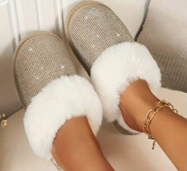 JYD-40 - PANTUFLAS TIPO UGG CON DECORACIÓN DE DIAMANTES (1 PZA)