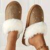 JYD-40 - PANTUFLAS TIPO UGG CON DECORACIÓN DE DIAMANTES (1 PZA)