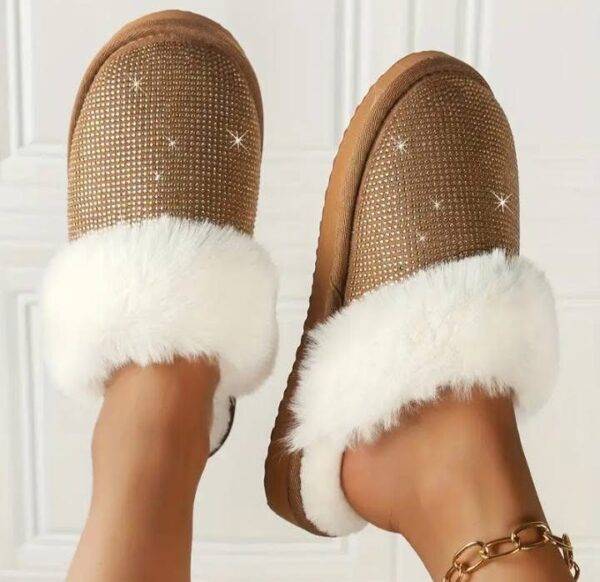 JYD-40 - PANTUFLAS TIPO UGG CON DECORACIÓN DE DIAMANTES (1 PZA)