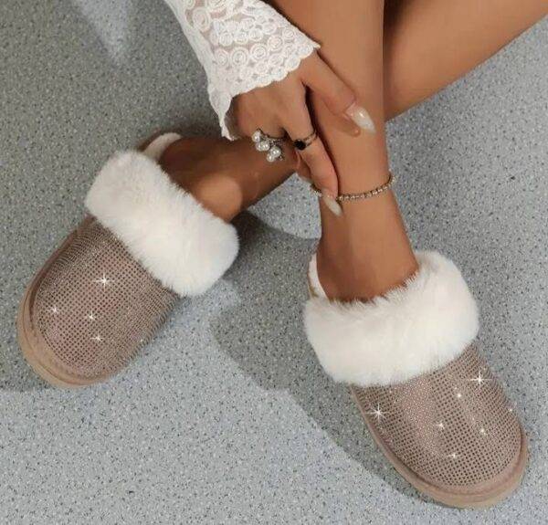 JYD-40 - PANTUFLAS TIPO UGG CON DECORACIÓN DE DIAMANTES (1 PZA)