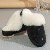 JYD-40 - PANTUFLAS TIPO UGG CON DECORACIÓN DE DIAMANTES (1 PZA)