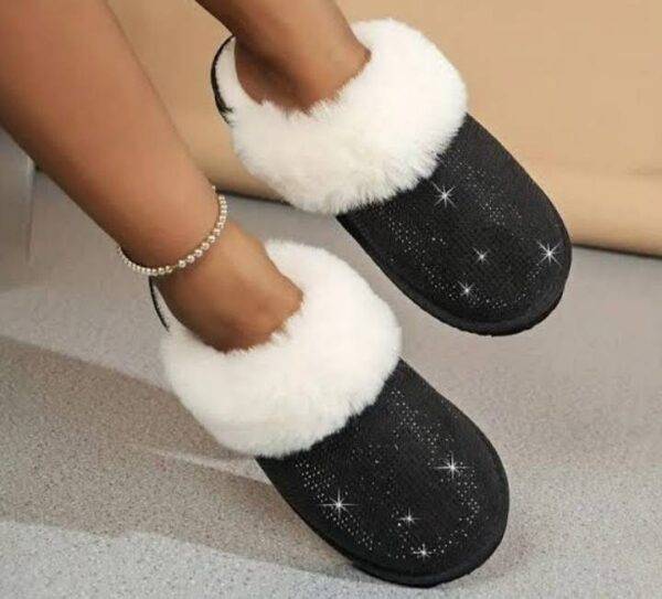 JYD-40 - PANTUFLAS TIPO UGG CON DECORACIÓN DE DIAMANTES (1 PZA)