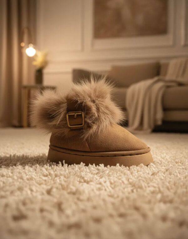 CHLN-06 - BOTA TIPO UGG CON BROCHE PREMIUM (1 PZA)