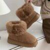 CHLN-06 - BOTA TIPO UGG CON BROCHE PREMIUM (1 PZA)