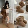 CHLN-06 - BOTA TIPO UGG CON BROCHE PREMIUM (1 PZA)