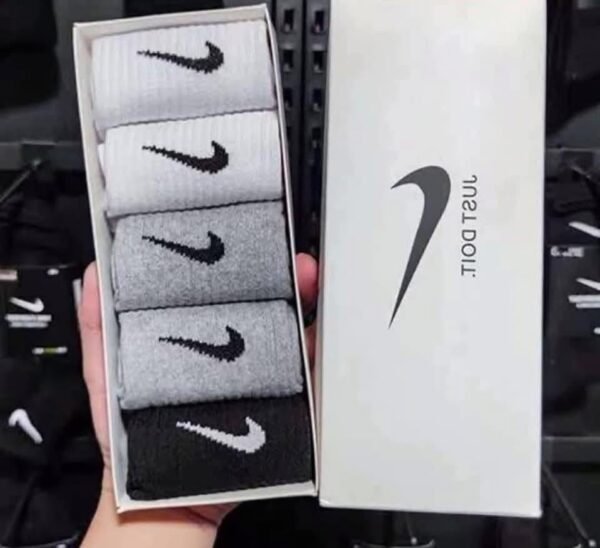 IMG_5015 LU5453 - PAQUETE DE 5 PARES DE CALCETINES x "NIKE" (1 PAQUETE)