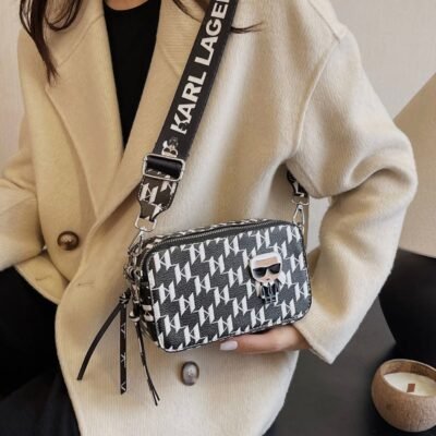 3667 - BANDOLERA CON DOBLE CIERRE x K.A.R.L  L.A.G.E.R.F.E.L.D (1 PZA)