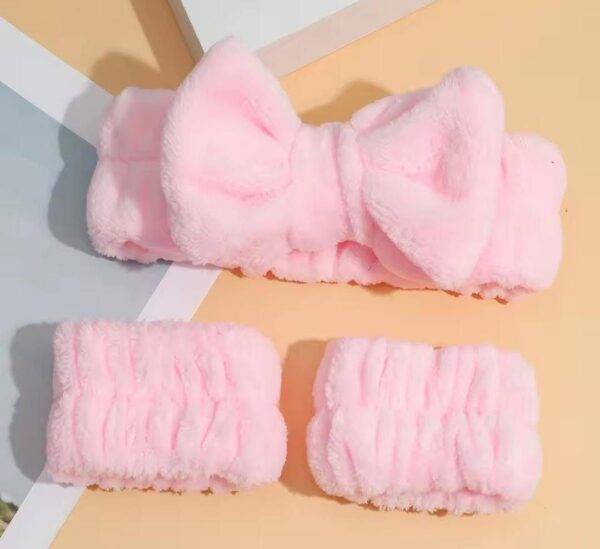 T5171 - KIT DE COSMETIQUERA CON ACCESORIOS DE SKIN CARE x "WASHBAG" (1 KIT)