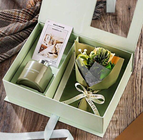 LU8133 - CAJA SOPRESA CON AMBIENTADOR Y RAMO (1 PZA)