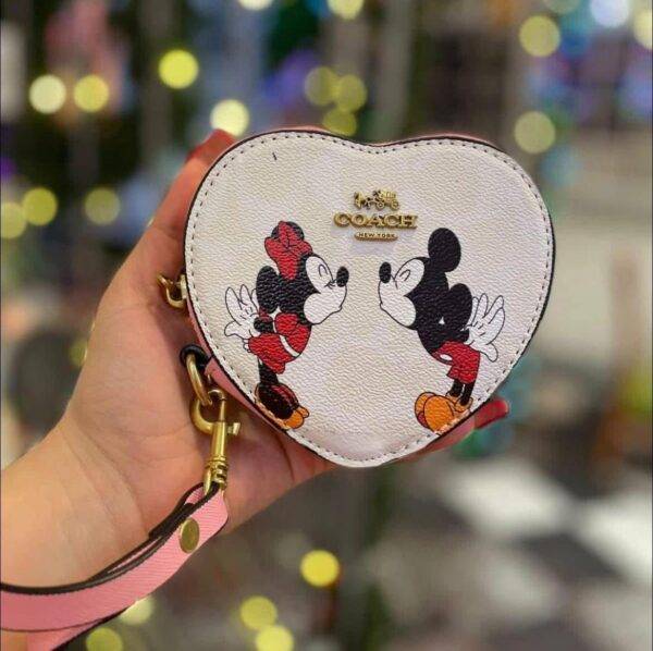 WXL-1149 - MONEDERO EN FORMA DE CORAZON DE PERSONAJES x "COACH" CON CAJA (1 PZA)