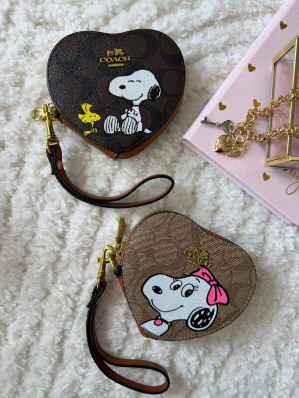 WXL-1149 - MONEDERO EN FORMA DE CORAZON DE PERSONAJES x "COACH" CON CAJA (1 PZA)