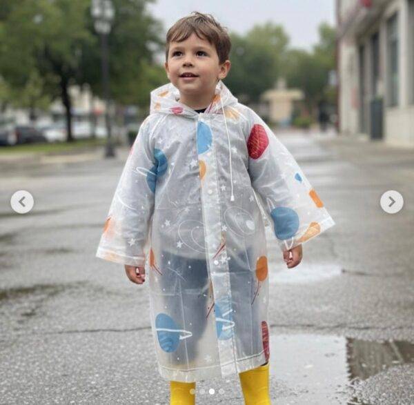 WhatsApp Image 2026-05-14 at 10.31.23 AM (4) TH-1013 - IMPERMEABLE "KIDS" CON DISEÑO KAWAII "EVA" POR TERCIA (3 PIEZAS)