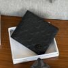 WXL-1060 - CARTERA CON TEXTURA x "COACH" PARA CABALLERO CON CAJA (1 PZA)