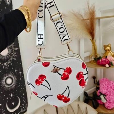 WY-0363Q - CROSSBODY EN FORMA DE CORAZON CON 3 CIERRES x "COACH" (1 PZA)