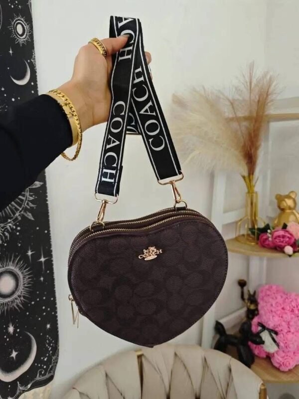WY-0363Q - CROSSBODY EN FORMA DE CORAZON CON 3 CIERRES x "COACH" (1 PZA)