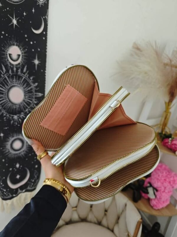 WY-0363Q - CROSSBODY EN FORMA DE CORAZON CON 3 CIERRES x "COACH" (1 PZA)