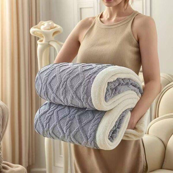 MTS3083 - SET DE FRAZADA ABORREGADA CON FUNDAS PARA ALMOHADAS (1 SET)