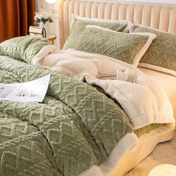 MTS3083 - SET DE FRAZADA ABORREGADA CON FUNDAS PARA ALMOHADAS (1 SET)