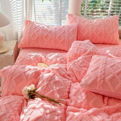 WhatsApp Image 2026-06-13 at 4.08.04 PM (3) MTS3083 - SET DE FRAZADA ABORREGADA CON FUNDAS PARA ALMOHADAS (1 SET)