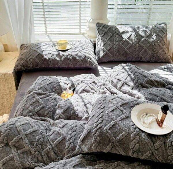MTS3083 - SET DE FRAZADA ABORREGADA CON FUNDAS PARA ALMOHADAS (1 SET)