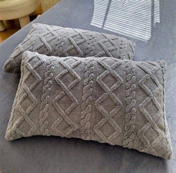 MTS3083 - SET DE FRAZADA ABORREGADA CON FUNDAS PARA ALMOHADAS (1 SET)