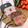 WXL-1063 - MONEDERO EN FORMA DE CORAZON x "COACH" CON CAJA (1 PZA)