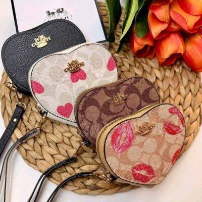 WXL-1063 - MONEDERO EN FORMA DE CORAZON x "COACH" CON CAJA (1 PZA)