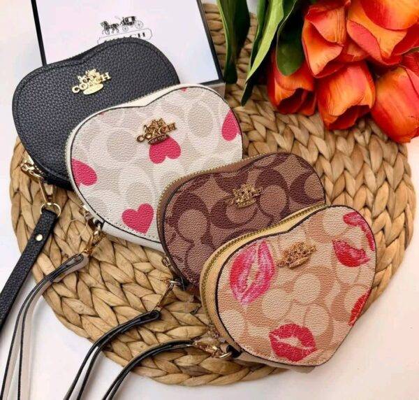 WXL-1063 - MONEDERO EN FORMA DE CORAZON x "COACH" CON CAJA (1 PZA)