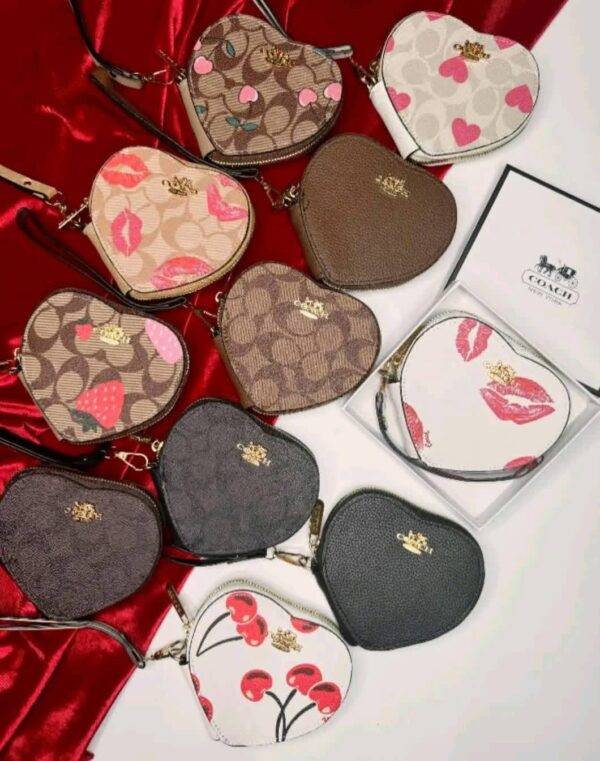 WXL-1063 - MONEDERO EN FORMA DE CORAZON x "COACH" CON CAJA (1 PZA)