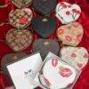 WXL-1063 - MONEDERO EN FORMA DE CORAZON x "COACH" CON CAJA (1 PZA)